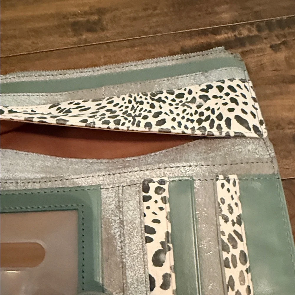 Hobo Women’s Elegant Distressed Grayish Animal Print With Green Leather Wallet. - Picture 8 of 9